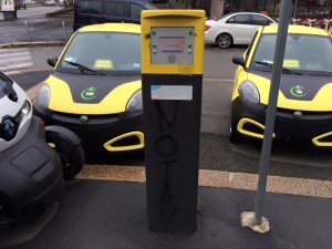 Eq mobile in sostanonfanno caricare le auto elettriche in attesa