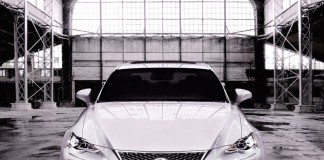 In listino la Lexus IS300h ibrida