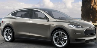 A Detroit Tesla espone una Model X ormai definitiva