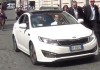 Beppe Grillo a Montecitorio a bordo di una Kia Optima ibrida