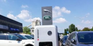 Jaguar installa nelle concessionarie 200 punti di ricarica Mennekes