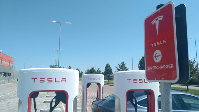 Tesla supercharger v3 forlì Tesla Supercharger V3