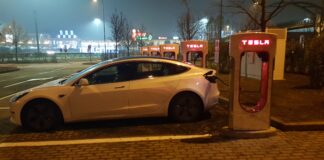 Attivo ad Arese il secondo Tesla Supercharger V3. E nei 4 destination charger ricariche gratis per tutti (per ora) Tesla supercharger Arese