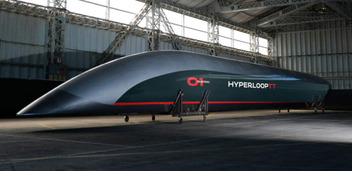 .jp2019_HyperloopTT_Toulouse_Capsule-sm