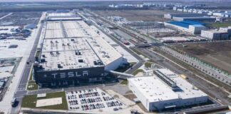 Tesla ferma la produzione nella Gigafactory di Shanghai
