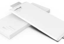 Con il sodio, Northvolt aumenta le batterie europee Batterie al soddio Northvolt: sul piano la prismatica, su di quella la pouch.