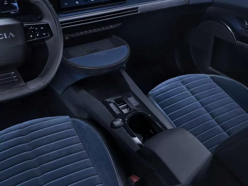 Lancia Ypsilon Cassina interno dettaglio rifiniture sedili anteriori