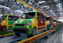 Etiopia al volante dell’innovazione elettrica Immagine creata con Midjourney di un minivan con i colori dell'Etiopia